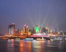 Imagen del puerto de Qingdao de noche