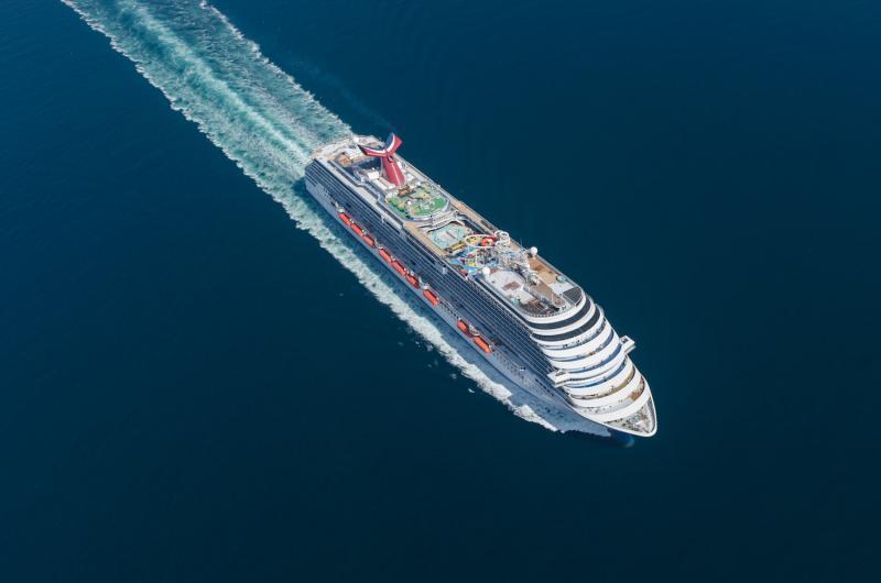 El Carnival Breeze completa las pruebas de mar con éxito Imagen del Carnival Breeze en aguas del adriatico