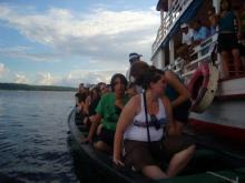 Imagen de varios pasajeros del Amazon River