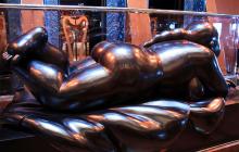 Imagen de la escultura de Botero a bordo de uno de los barcos de Costa Cruceros