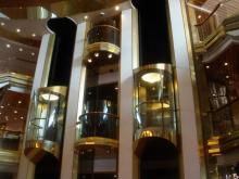 Pullmantur Sovereign, una gran embarcación Ascensores del atrium del Pullmantur Sovereign