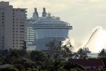 la entrada del Oasis of the seas al puerto de Everglades