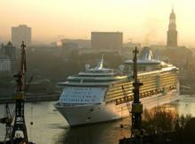 Buenos Aires dice adiós a la temporada alta de cruceros Fotografía de una embarcación de Royal Caribbean entrando en Buenos Aires