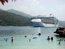 Foto de un crucero de Royal Caribbean en el mar caribe