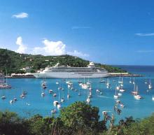 Imagen de una embarcación en la costa del caribe