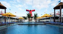 Imagen de la piscina del Carnival Breeze