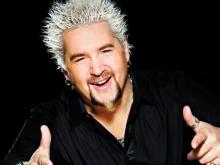 Carnival ficha a Guy Fieri Imagen de Guy Fieri