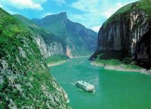 Foto de un crucero navegando por el rio Yangtse