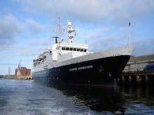 Foto del Clipper Adventurer amarrado en puerto