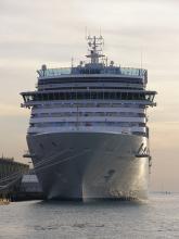 Imagen frontal del Costa Deliziosa