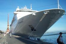 Imagen del Costa Romantica atracado en puerto