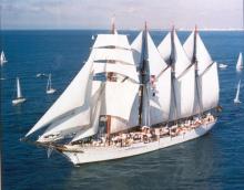 Crucero Instrucción – Juan Sebastián Elcano Foto del Buque escuela con sus velas desplegadas