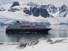 Crucero Ushuaia y Antártida Foto de un barco navegando por la Antartida