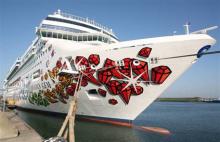 Fotografía del Norwegian Gem amarrado en puerto