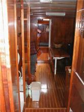 Interior del velero Lainekea