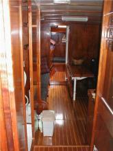Crucero en el velero Lainekea Interior del velero Lainekea