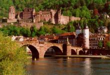 Crucero fluvial por una ruta medieval Fotografía de la ciudad de Heildelberg