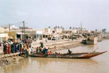 Foto de un kayuko en el rio Senegal
