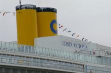 Crucero trasatlántico de Barcelona a Buenos Aires Imagen de la torre del Costa Victoria