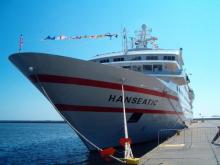 El MS Hanseatic amarrado en puerto