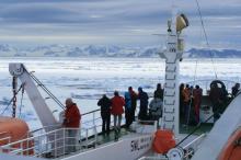 Imagen de un crucero expedición en la Antártida