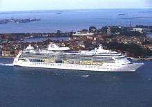Cruceros por el mar Adriático Foto de una embarcación navegando por el ariático