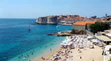 Cruceros por el mar Adriático Imagen de una playa de Dubrovnik