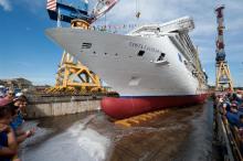 Imagen del casco del Costa Favolosa en el muelle de Fincantieri