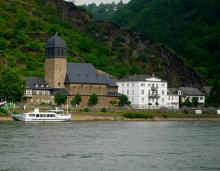 Imagen de una ciudad a orillas del Rin