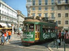 Destinos que se pueden visitar por Europa en Crucero Foto de un tramvia de Lisboa