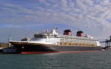 La compañía naviera Disney tiene programado para 2012 un interesante itinerario con salidas desde la ciudad de Nueva York con paradas en puertos norteamericanos como el de Seattle o Galveston. Imagen de un buque de la naviera Disney