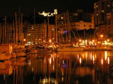 Imagen nocturna del puerto de Palma