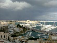 Imagen del puerto de Palma al atardecer