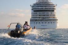 Foto del Aidabella remolcando un esquiador