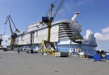 Foto del Allure of the seas en los astilleros de  Turku