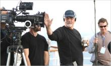 Imagen de James Brolin a bordo del Allure of the seas rodando uno de sus cortos