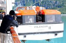 Imagen de un bote del MS Volendam