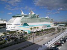 Imagen del Mariner of the seas en un puerto