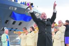 Imagen del buque Mein Schiff 2 en su inauguracion