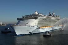 Imagen del Oasis of the seas llegando a puerto