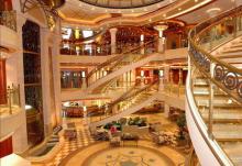 Imagen del hall principal del Emerald Princess