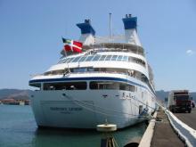 El Seabourn Legend amarrado en puerto