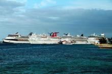 Imagen de cuatro buques en Nassau en el día de hoy