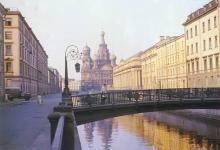 Foto de una canal que atraviesa la ciudad