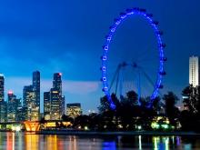 Imagen nocturna de la ciudad de SIngapur