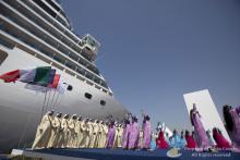 Tripulantes del barco después del desfile