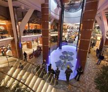 El Hall principal del Oasis of the seas
