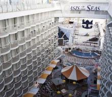 Interior del Oasis of the seas