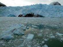 Mar helado e impresionante glaciar