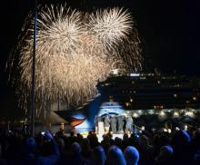 Inauguración con fuegos artificiales del Aida Sol